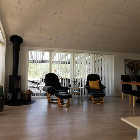 Dom wakacyjny Panoramic Views And Luxurious Comfort On Ls Island And Sleeps Up To 16 Persons Laeso